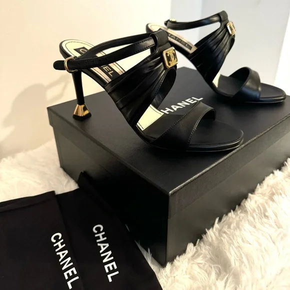 Chanel sandals (Authentic) - Picture 2 of 14